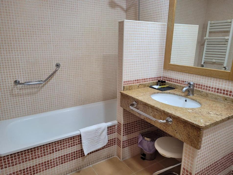 Hospedium Hotel Dona Mafalda De Castilla Plasencia Ngoại thất bức ảnh