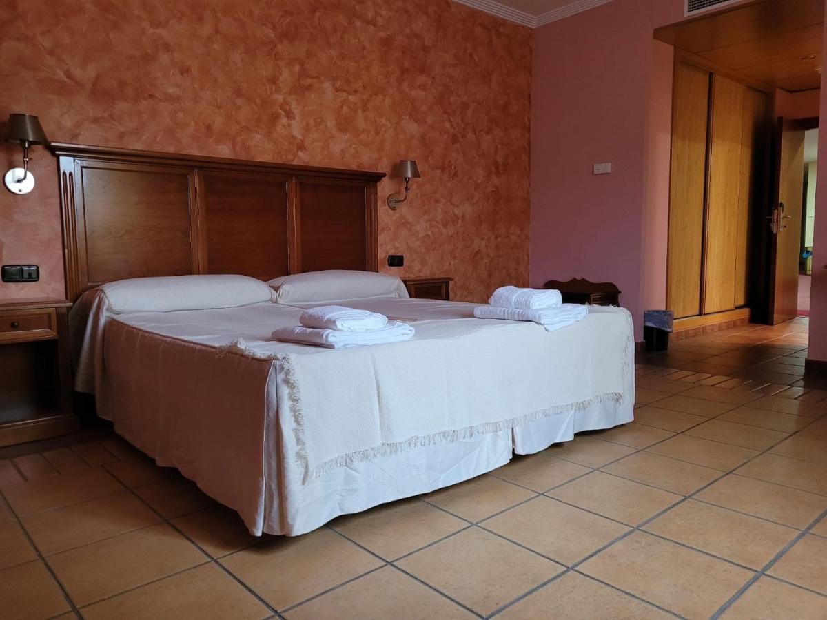 Hospedium Hotel Dona Mafalda De Castilla Plasencia Ngoại thất bức ảnh