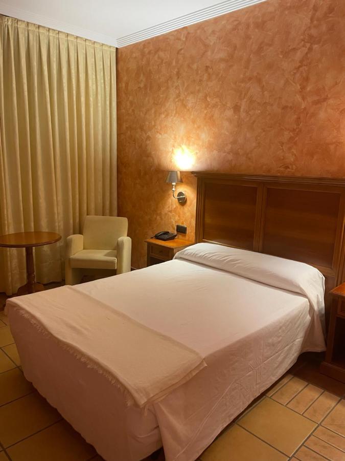 Hospedium Hotel Dona Mafalda De Castilla Plasencia Ngoại thất bức ảnh